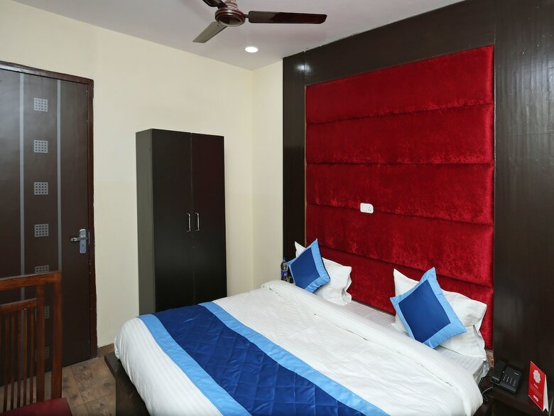 Oyo 11952 Hotel Royal India