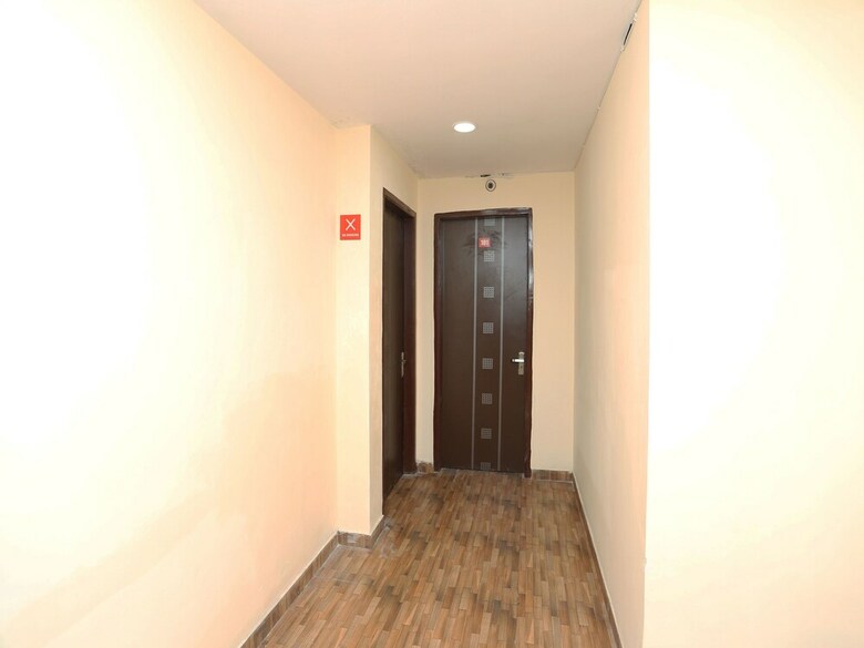 Oyo 11952 Hotel Royal India