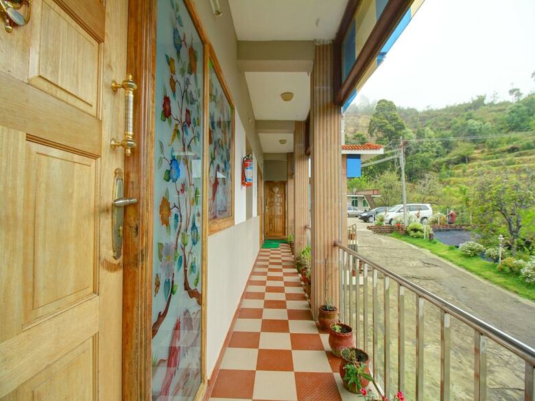Oyo 11719 Hotel Sierra