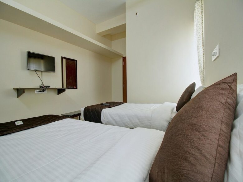 Oyo 12798 Soundaryam Apartments