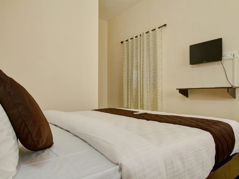 Oyo 12798 Soundaryam Apartments