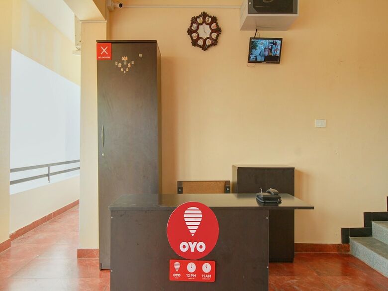 Oyo 12798 Soundaryam Apartments