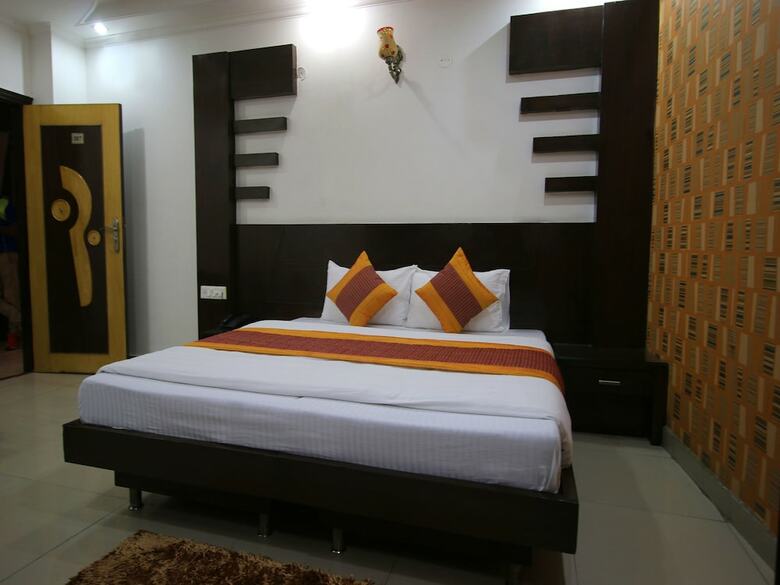 Oyo 6408 Hotel Delhi Heart