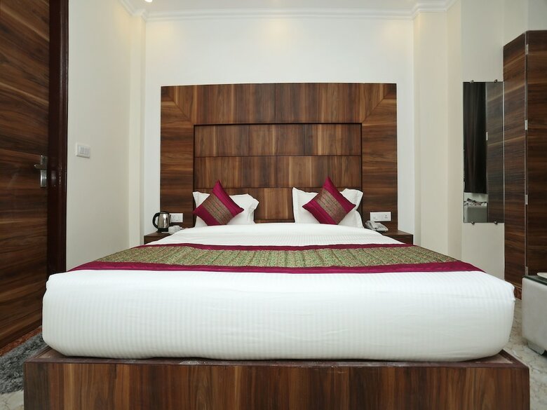 Oyo 11852 Hotel Aerostay Inn