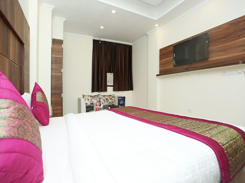 Oyo 11852 Hotel Aerostay Inn