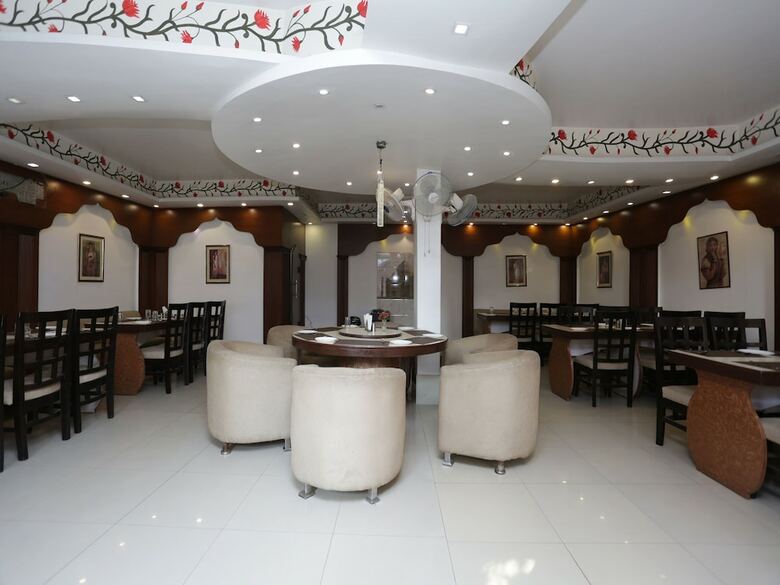 Oyo 12221 Hotel M House