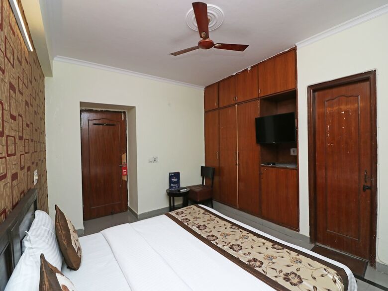 Hotel Oyo 12722 B K House