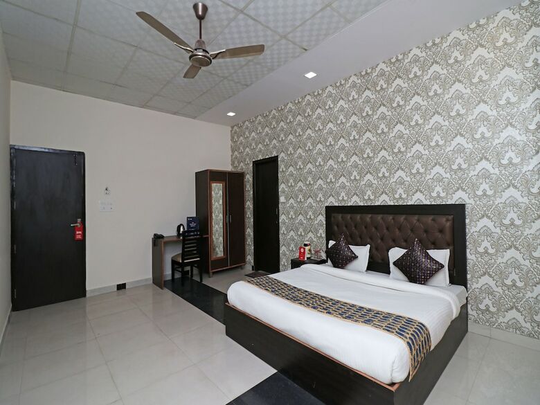 Hotel Oyo 11717 Gold Star Suits