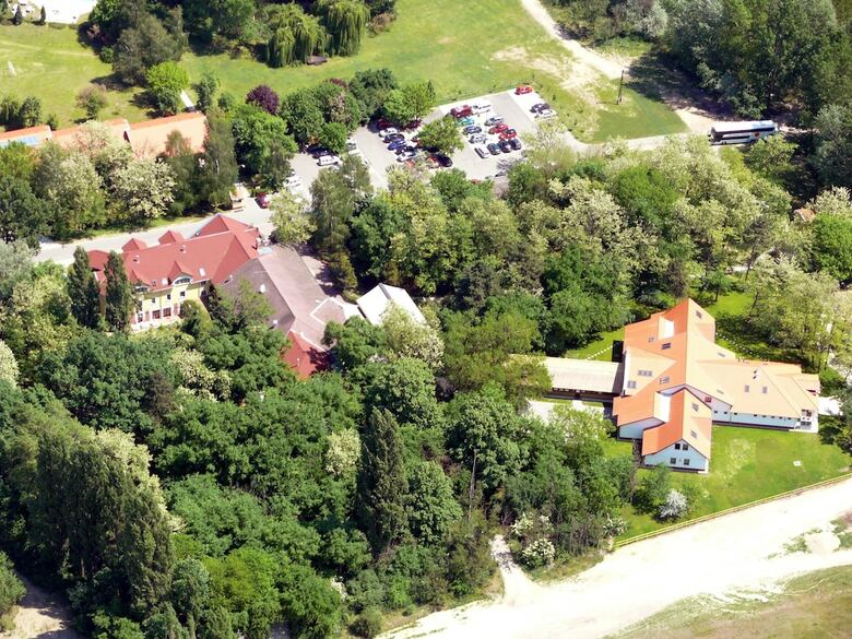Ger�by K�ria Hotel �s Lovasudvar