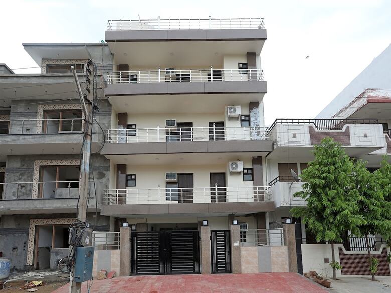 Hotel Oyo 13555 Niketan Medanta