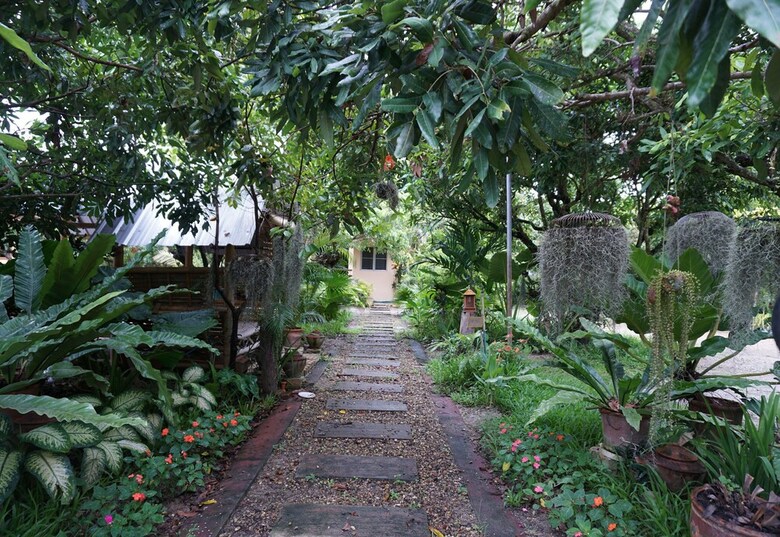 Hotel Bansuan Thanormpat Resort