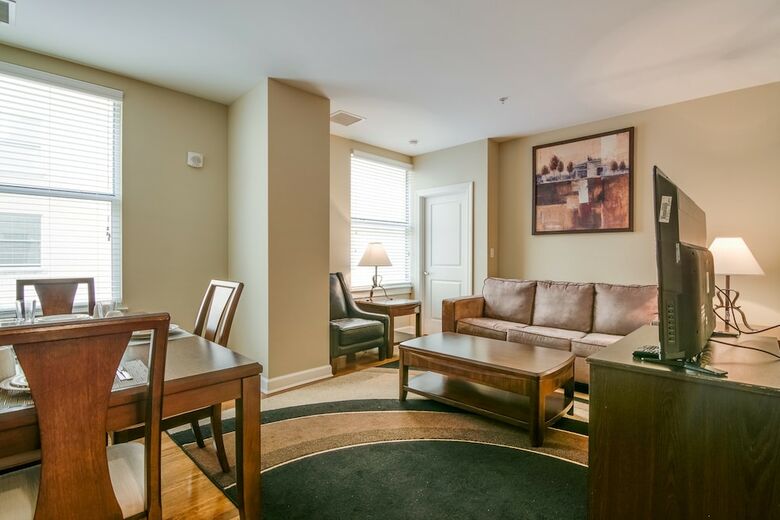 Apartamentos Bluebird Suites Near Autozone Park