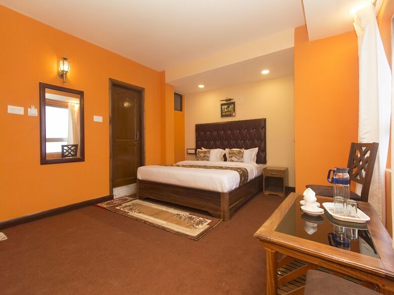 Hotel Oyo 12370 Royal Sarava