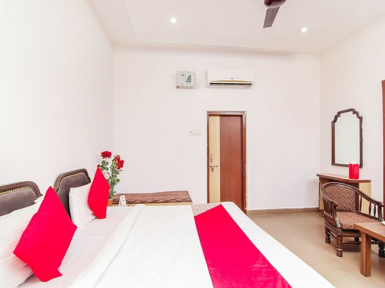 Hotel Oyo 13097 Prayag Holidays
