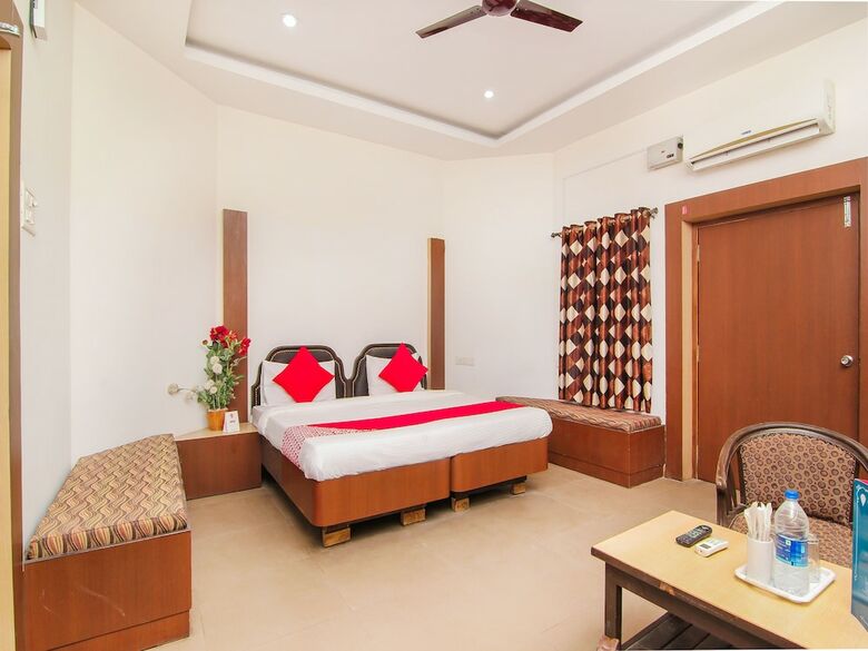 Hotel Oyo 13097 Prayag Holidays