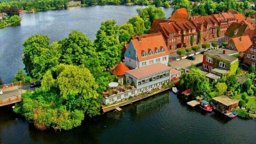 Restaurant Und Hotel Zum Weissen Ross