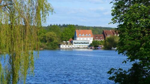 Restaurant Und Hotel Zum Weissen Ross