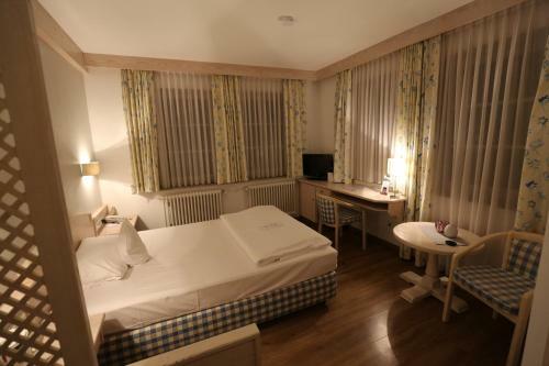 Hotel-restaurant & Metzgerei R��le