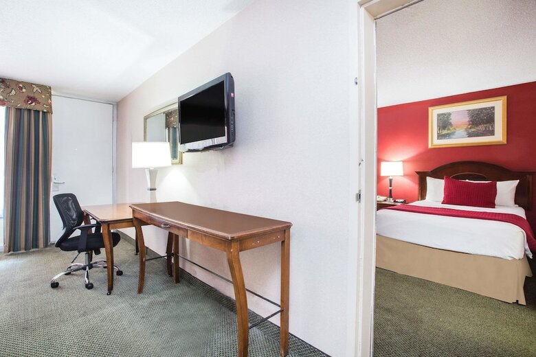 Hotel Ramada By Wyndham & Suites Warner Robins