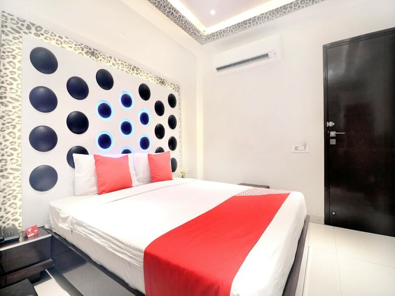 Oyo 14829 Hotel J Cruise