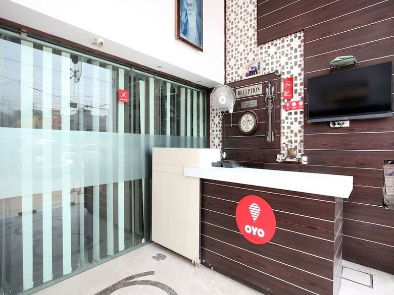 Oyo 14515 Hotel Paras Regency