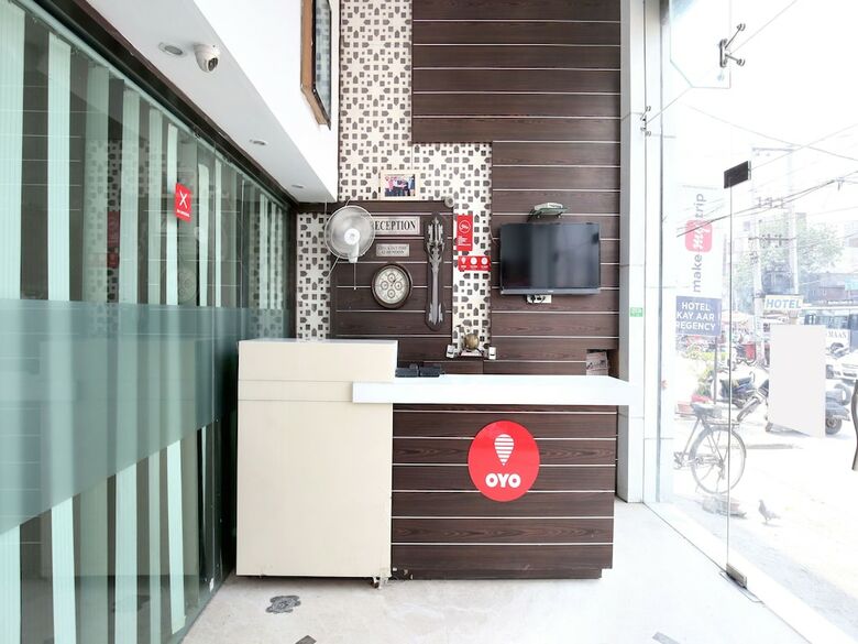 Oyo 14515 Hotel Paras Regency