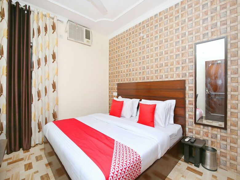 Oyo 13700 Hotel Star Palace
