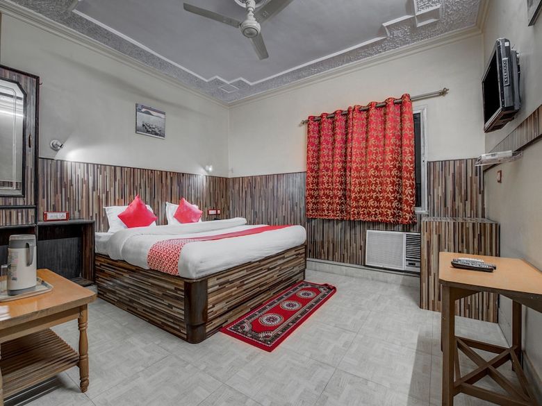 Oyo 7852 Hotel Embassy