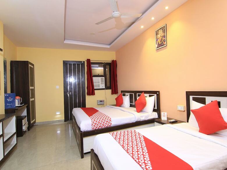 Apartamentos Oyo 14615 Aastha Krishna Dham