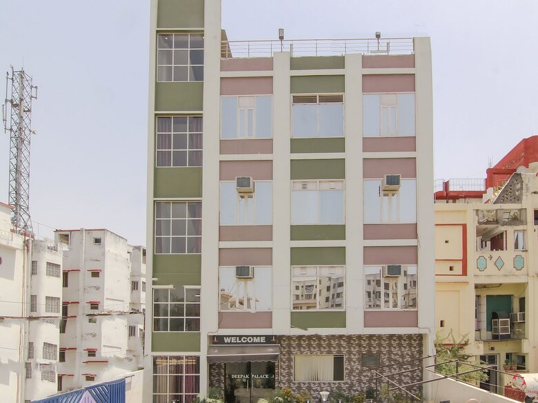 Hotel Oyo 6252 Deepak Palace