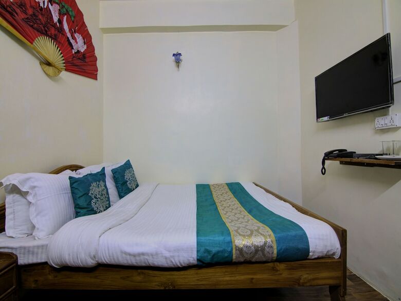 Oyo 13844 Akd Hotel