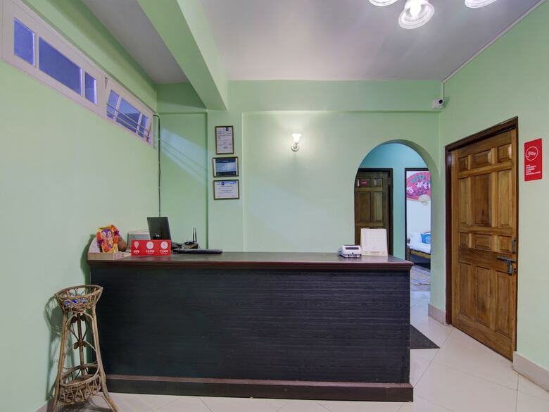 Oyo 13844 Akd Hotel