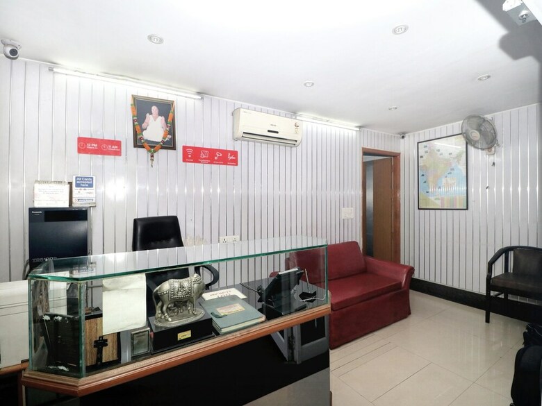Oyo 14533 Hotel Mohan