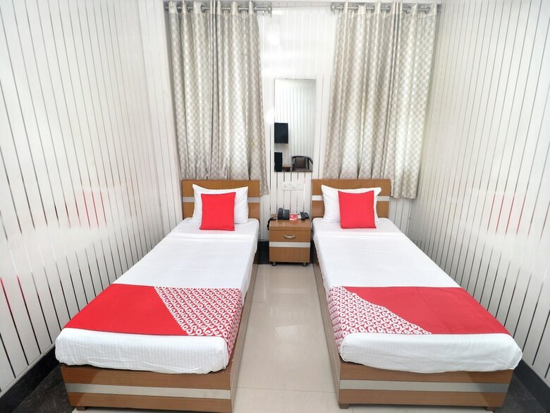Oyo 14533 Hotel Mohan