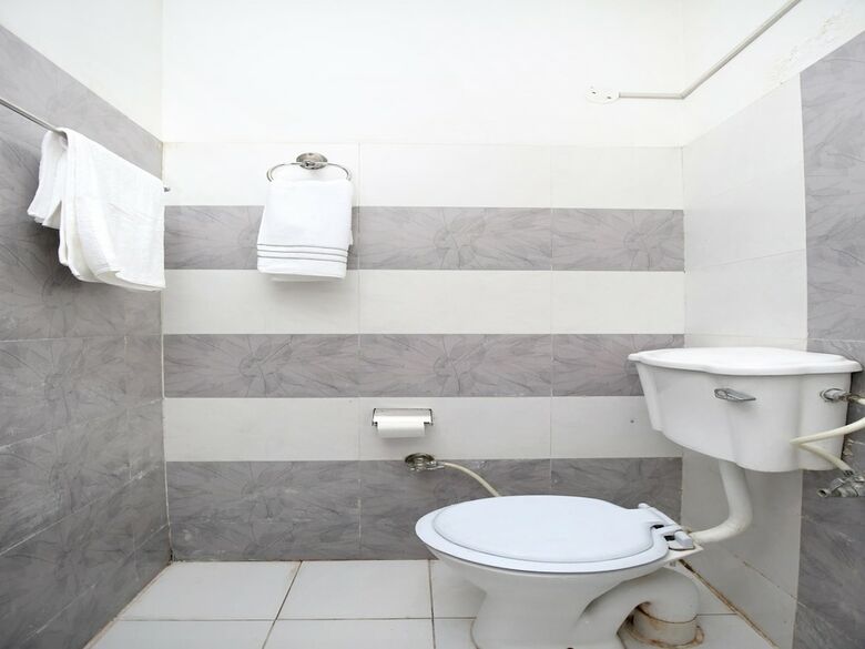 Oyo 15523 Hotel Jd Inn