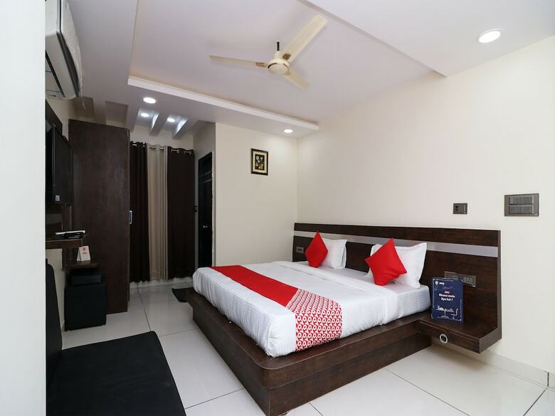 Oyo 15671 Hotel Jalsa Dlx