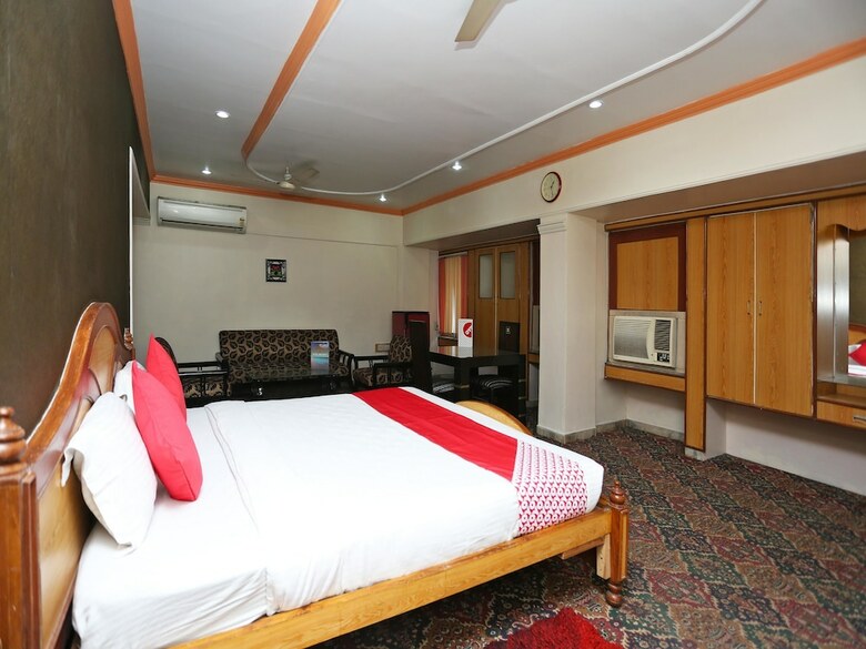 Oyo 15468 Hotel Sharda