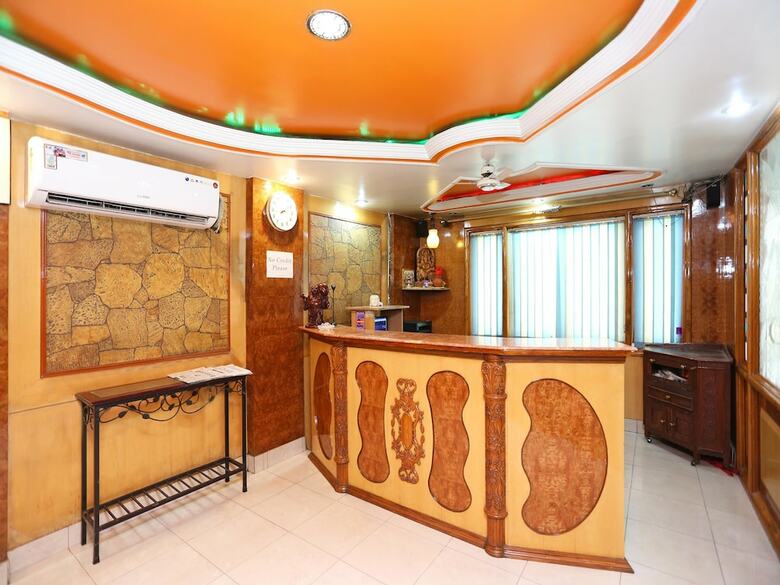 Oyo 15468 Hotel Sharda