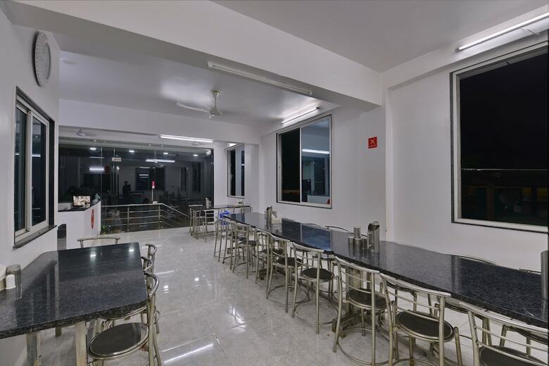 Oyo 10885 Hotel Keerthana International