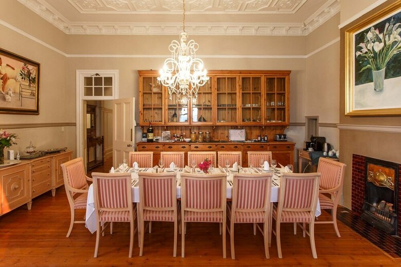 Bed & Breakfast Bakenskraal Ostrich Palace