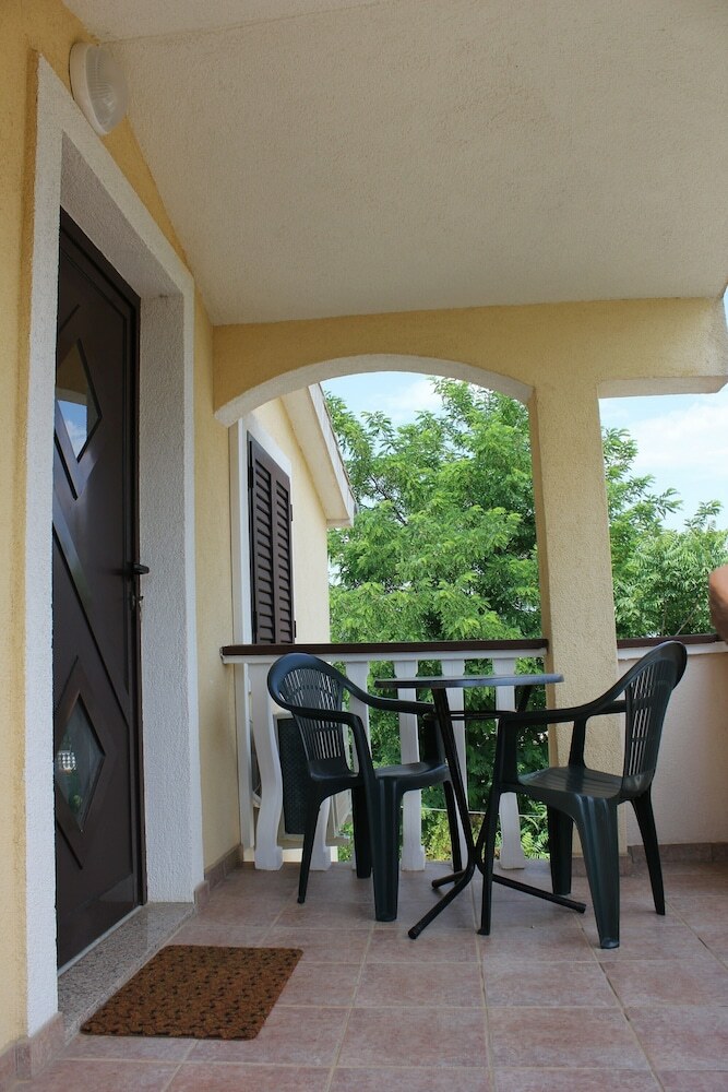 Apartment Radovic Ive