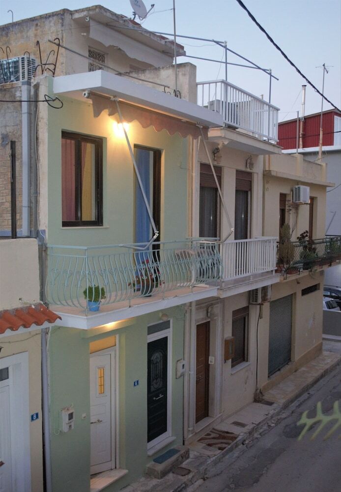 Reggina's Zante House