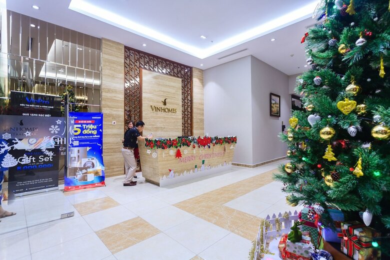 Luxury Apartment In Vinhomes Golden River