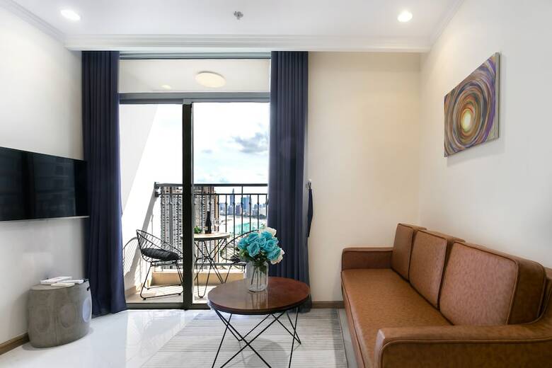 Luxury Apartment In Vinhomes Golden River