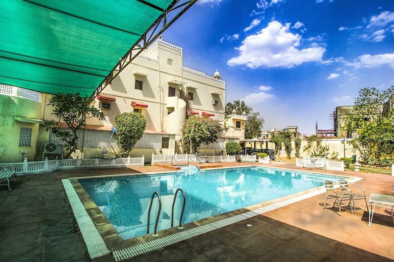 Fabhotel Sugan Niwas Palace Bani Park