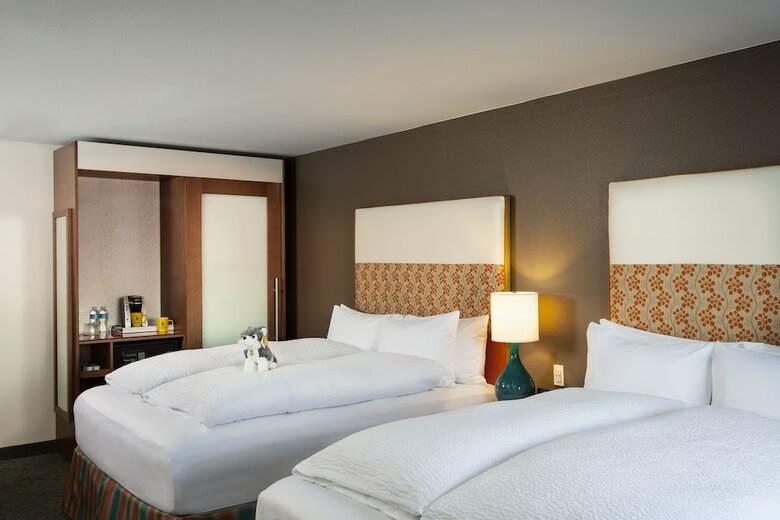 Hotel Staypineapple, University Inn, University District Seattle