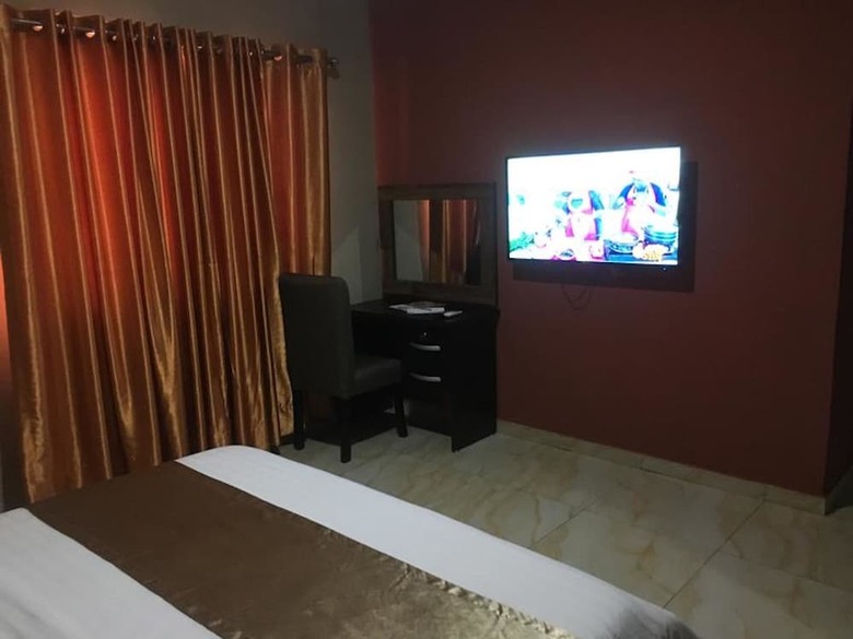 Momak 5 Hotel And Suites