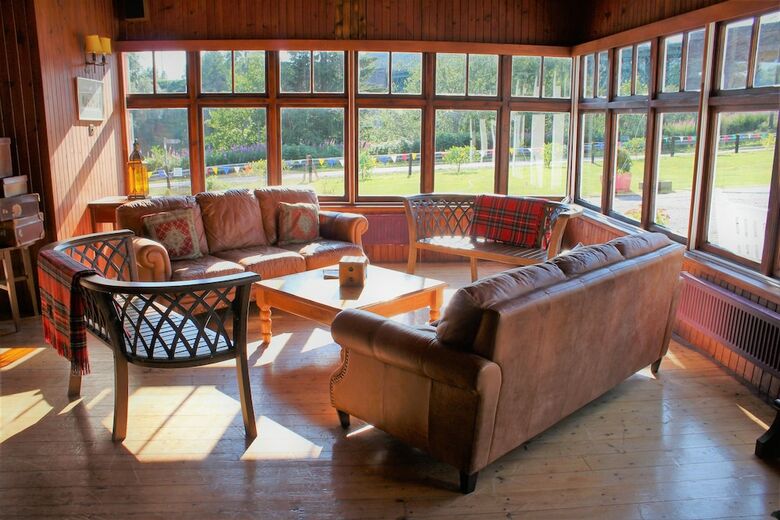 Invershin Hotel Bunkhouse & Bar