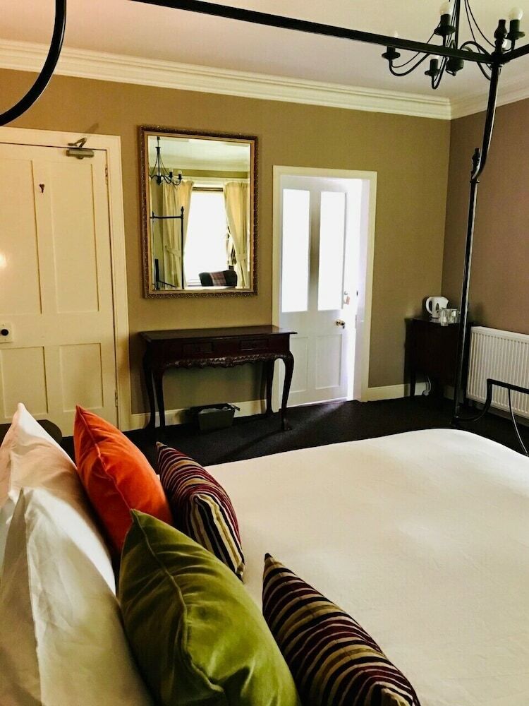 Invershin Hotel Bunkhouse & Bar