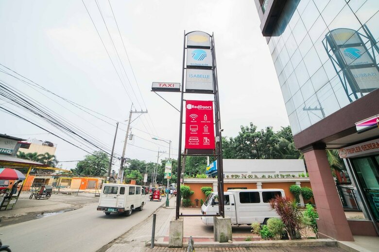 Hotel Reddoorz @ Moonwalk Paranaque